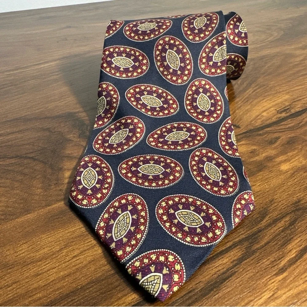 Elegant Patterned Tie in Blue and Red‎